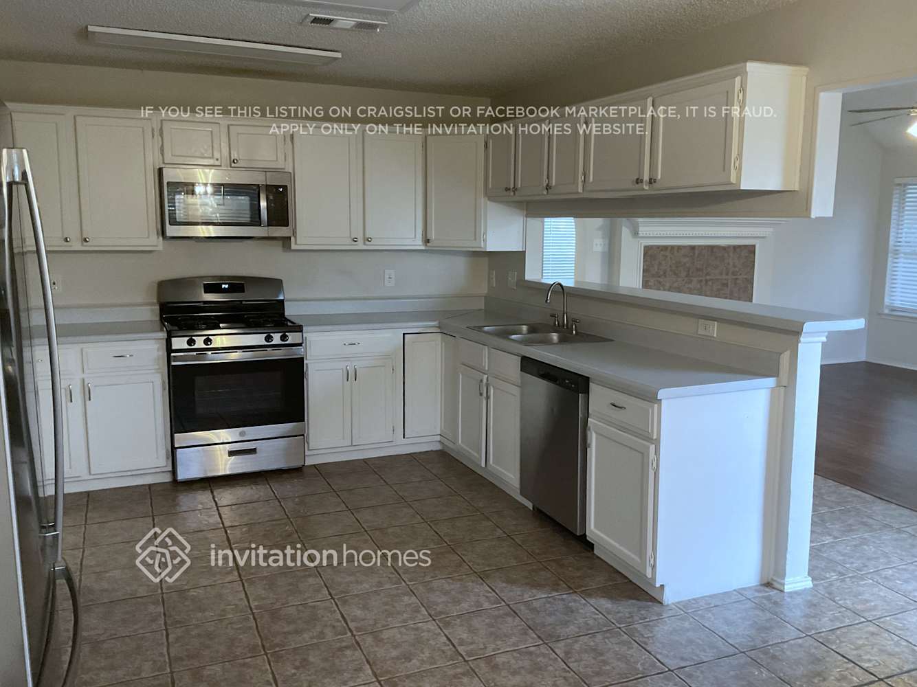 Building Photo - 1405 Country Ln