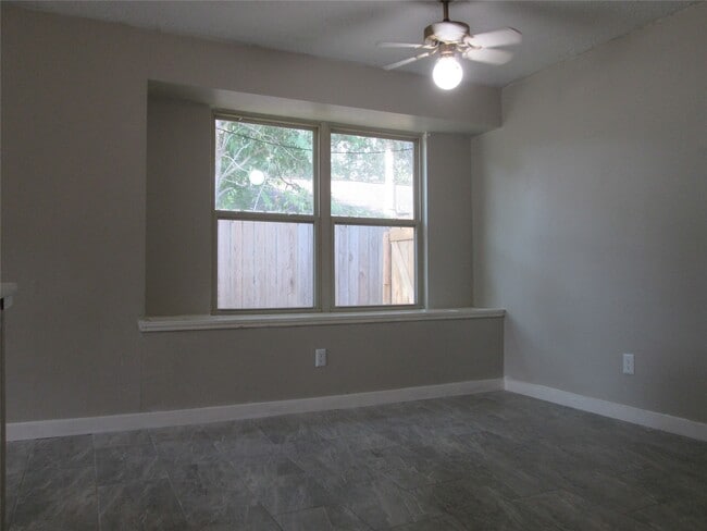 Building Photo - 2506 Portland Dr