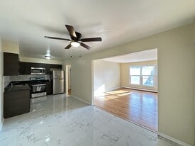 Building Photo - 627 N Lincoln Ave