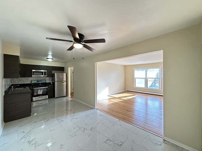 Building Photo - 627 N Lincoln Ave