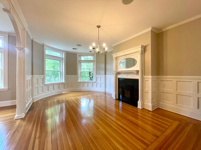 Primary Photo - 5 Strathmore Rd