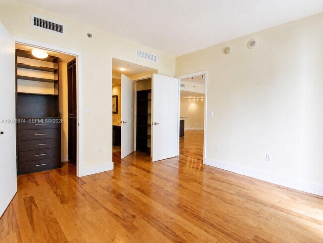 Building Photo - 475 Brickell Ave