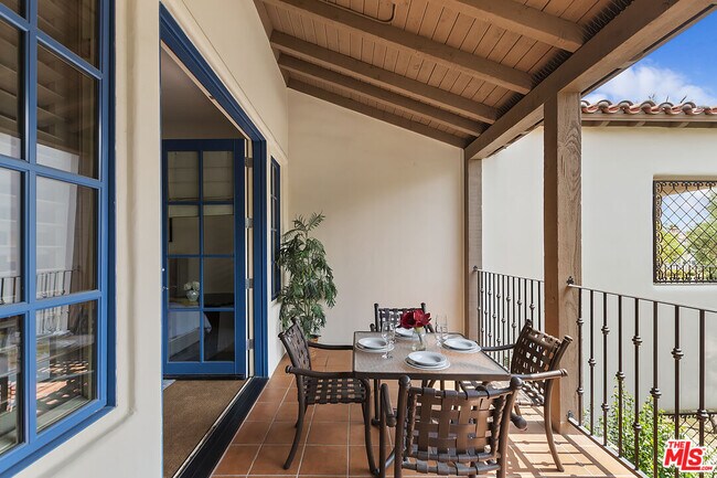 Building Photo - 48613 Classic Dr