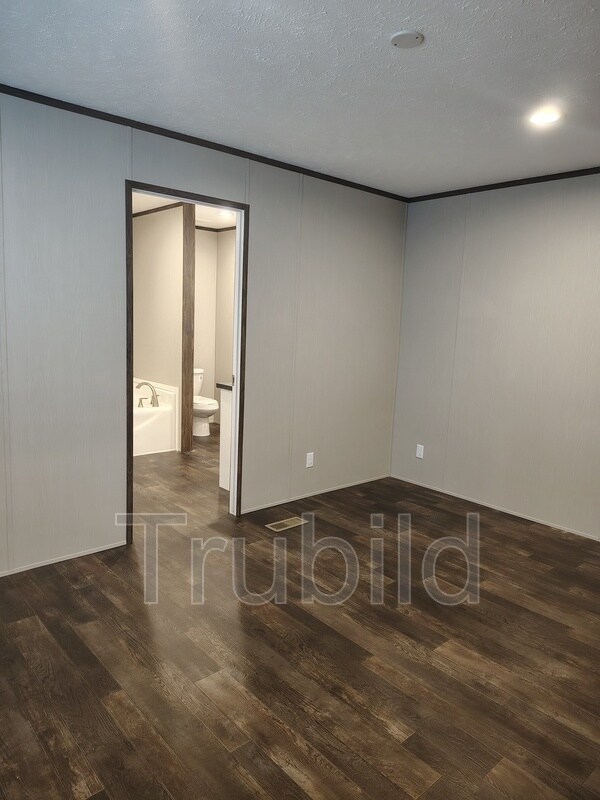 Building Photo - 11 Poole Cir