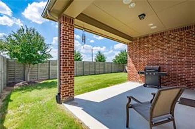 Building Photo - Another chance to own this warm and inviti...