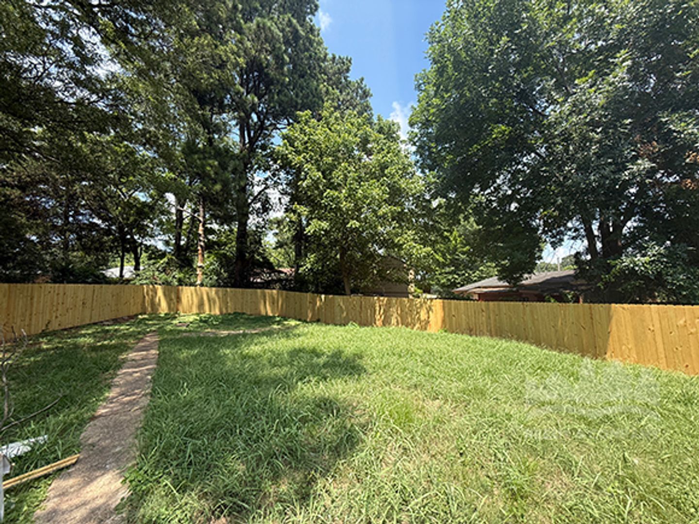 Building Photo - 2076 Willow Wood Ave