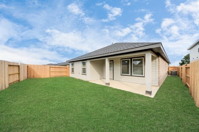 Building Photo - 5038 Balcolm Dr