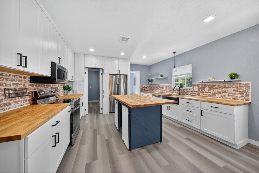 Building Photo - 1203 Ave J