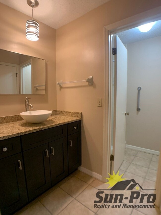 Building Photo - 1005 Fox Trace Ct