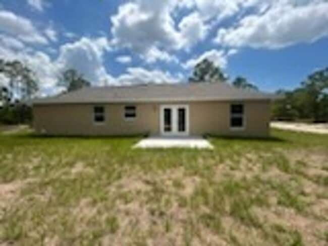 Building Photo - 3/2/1 Single Family Home Available-Cozy Pe...