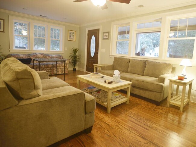 Building Photo - Charming 2BR/1BA Home in West Ashley – W/D...