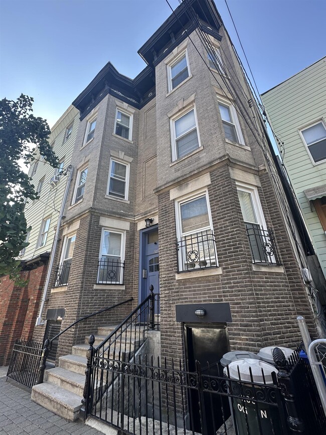 Building Photo - 203 Ogden Ave.