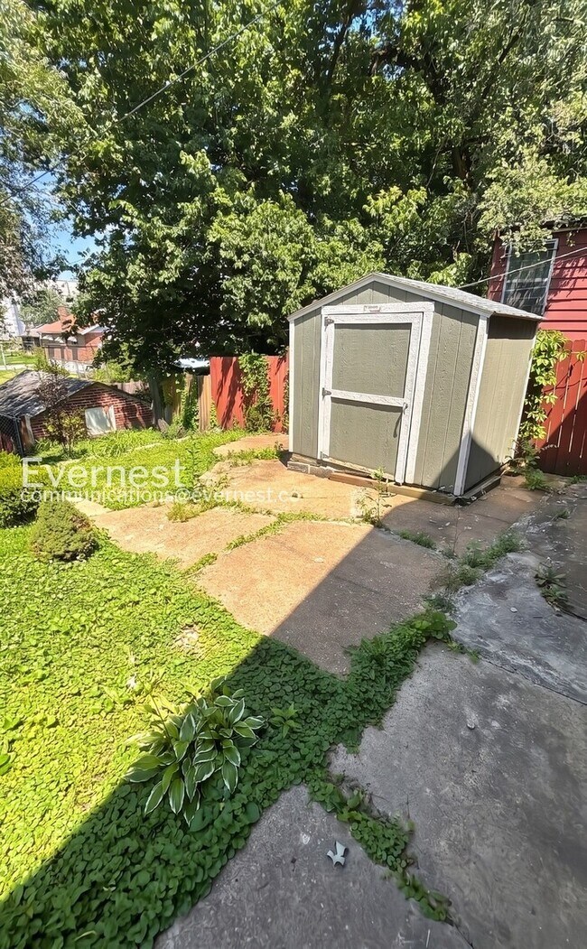 Building Photo - 3 Bed/2 Bath Home with Fenced Yard / Vouchers Accepted / Coming Soon!