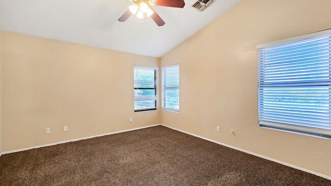 Building Photo - Gated community in Avondale with a communi...