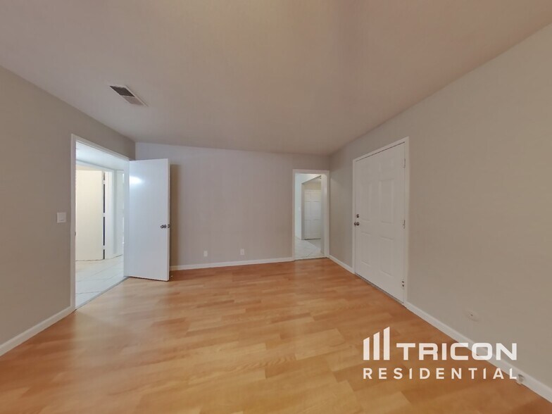 Building Photo - 344 Gardenia Cir