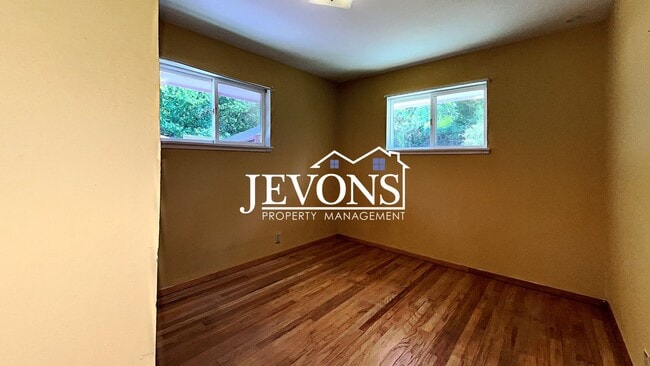 Building Photo - Move-In Ready Gem in Seattle