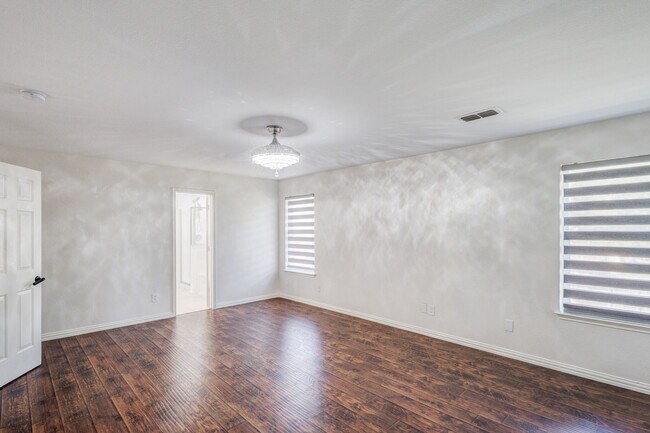 Building Photo - 519 Darlene Trail