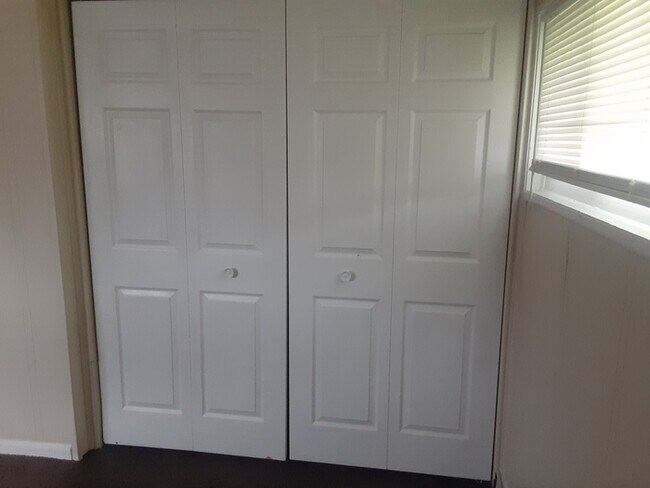 Building Photo - Nice 3 Bedroom Ranch w/ 2 Car Garage in Pe...