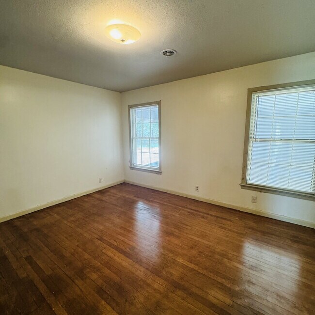 Building Photo - 735 Cuchia St