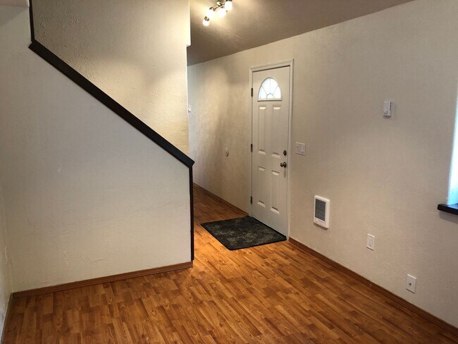 Building Photo - 2660 Edison St