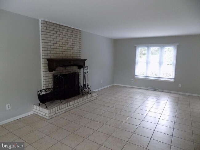 Building Photo - 313 Glenville Rd