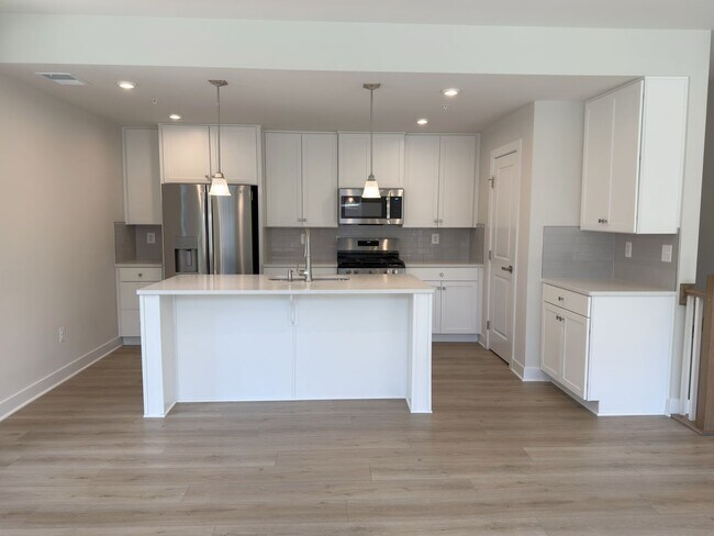 Building Photo - 14441 Albemarle Point Pl