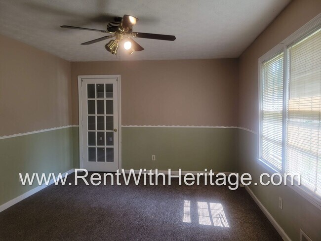 Building Photo - GREAT HOME / 3 BEDROOMS AND BONUS ROOM / GREAT LOCATION /  PRIVATE FENCED YARD