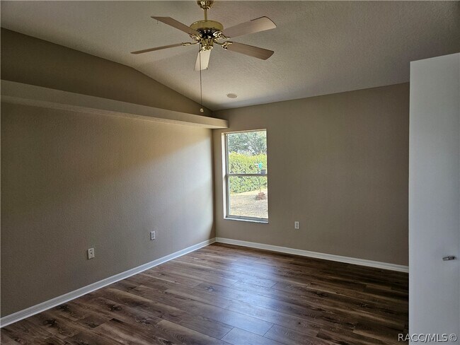 Building Photo - 2137 N Brentwood Cir