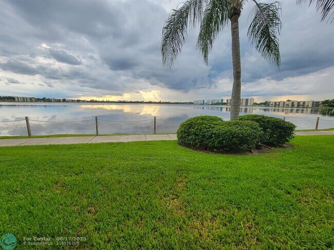 Building Photo - 110 Lake Emerald Dr