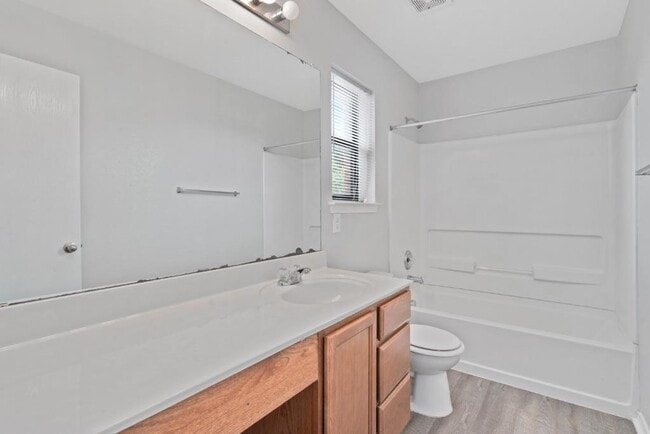 Building Photo - 1132 Hyde Park Dr