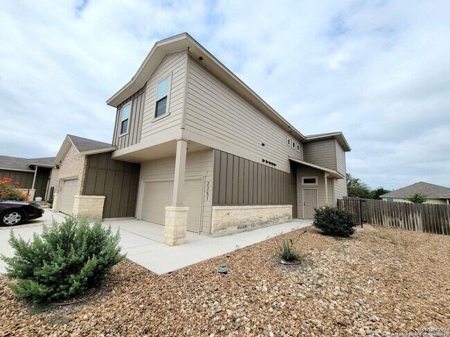 Building Photo - 2251 Avery Village