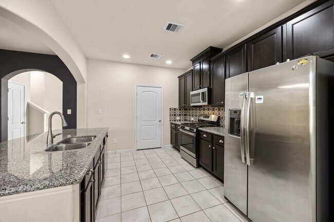 Building Photo - 7223 Pavilion Dr