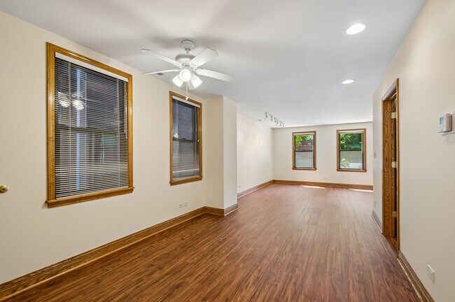 Building Photo - 1354 W George St