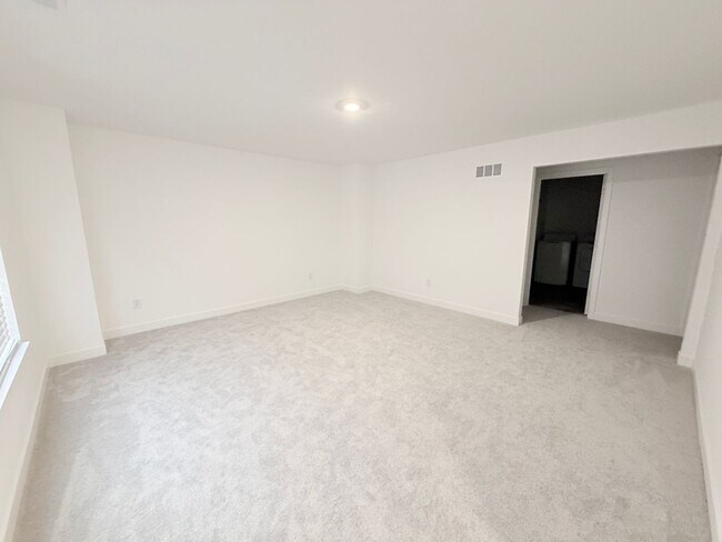 Building Photo - 891 Norfolk Ln