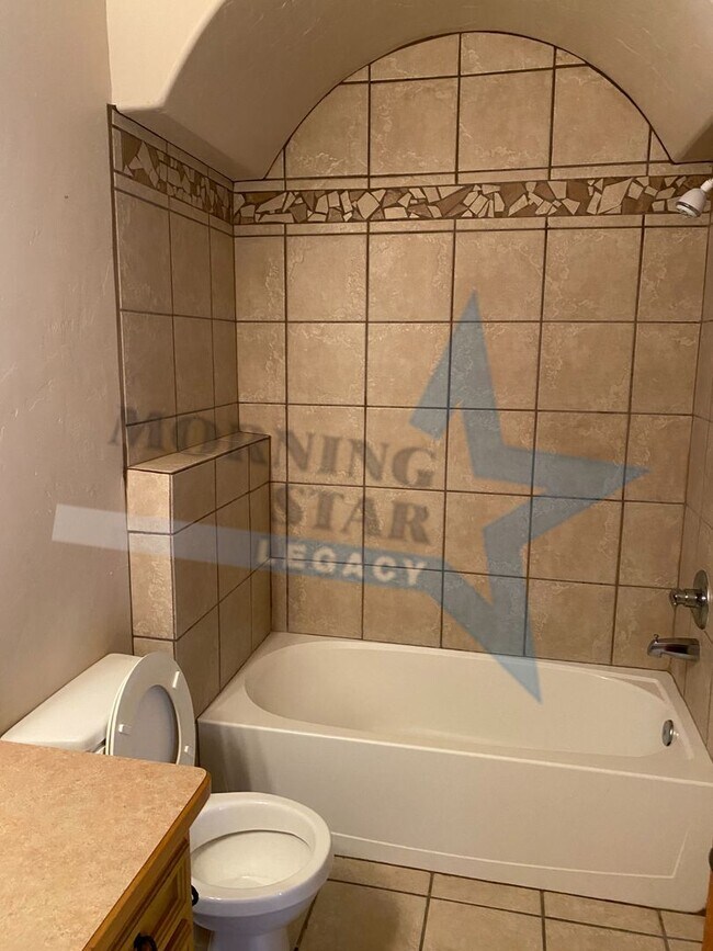 Building Photo - Southwestern Beauty- Excellent location