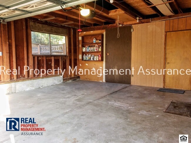 Building Photo - 324 SW Frenwood Way