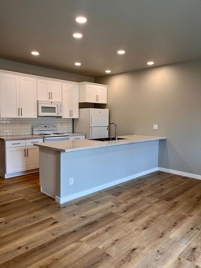Building Photo - 2683 Elliott Ave