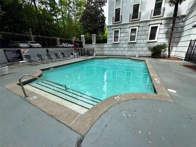 Building Photo - 3201 Lenox Rd NE