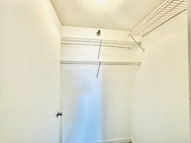 Building Photo - 512 N McClurg Ct