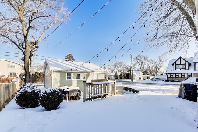 Building Photo - 229 N Myrtle Ave