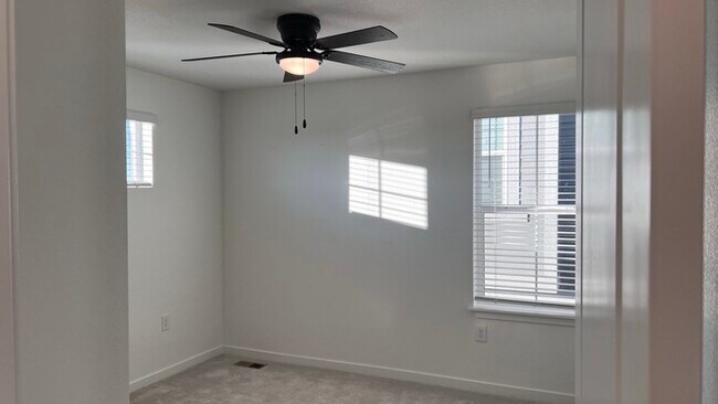 Building Photo - Charming 3 beds 2 baths in Commerce City!