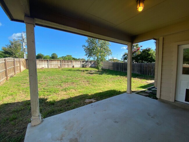 Building Photo - Spacious 4-Bedroom Home for Rent in Encino...