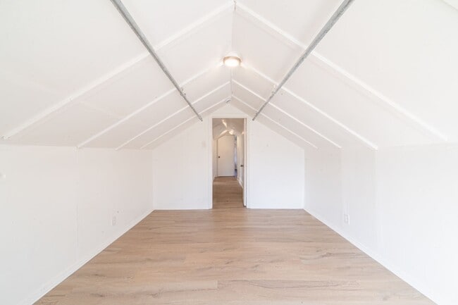 Building Photo - 426 W Peach St