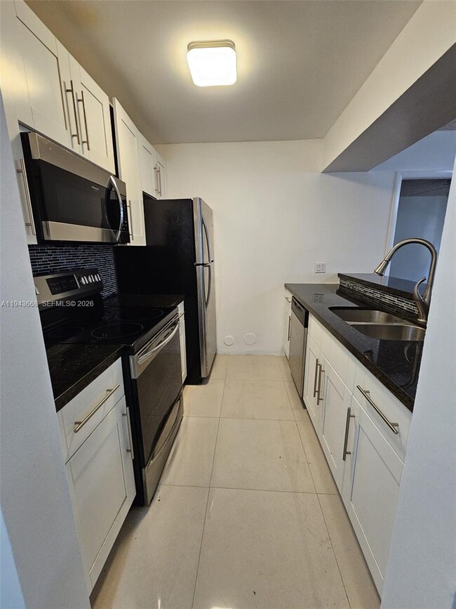 Building Photo - 8180 Geneva Ct