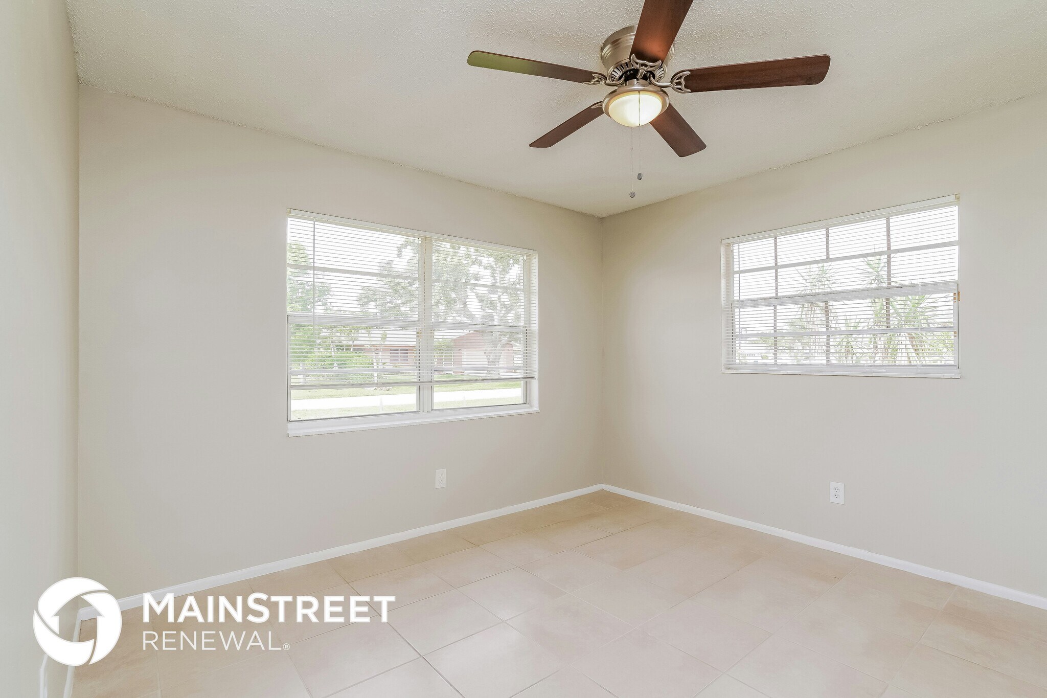 Building Photo - 605 SE 35th St