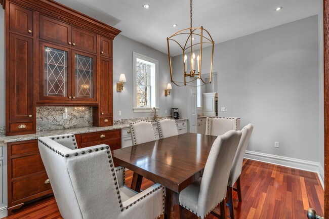 Building Photo - 5135 Ellsworth Ave