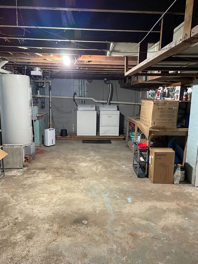 Building Photo - 3 Bed 1 Bath in Shippensburg, PA!