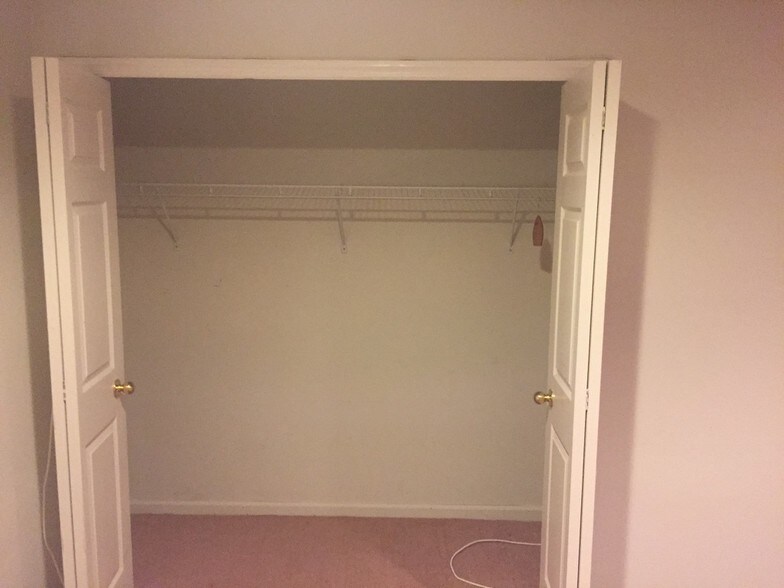 Closet 1A - 4300 Stablemere Ct