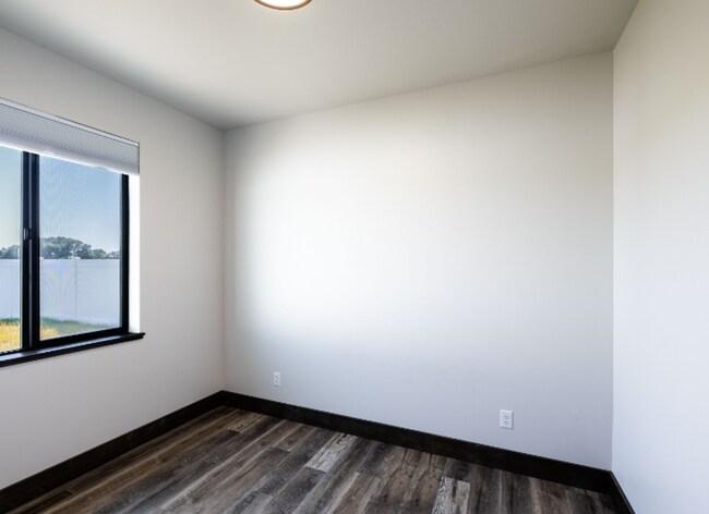 Building Photo - K288LI