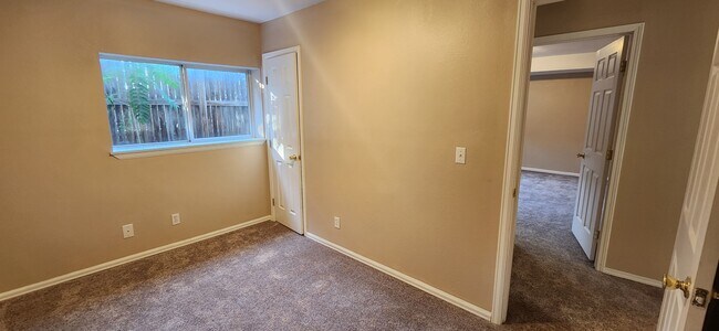 Building Photo - 4184 S Lewiston Cir
